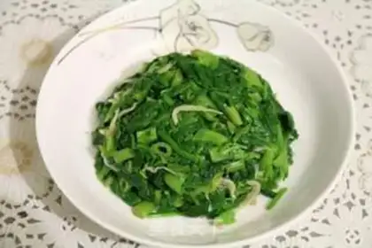 Make Spinach and silver fish step 4