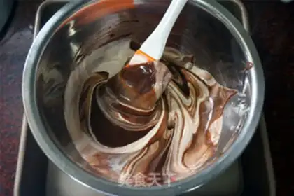 Make Two-colour chocolates, honey Moose step 9