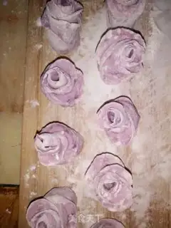 Make Purple rose rolls step 1