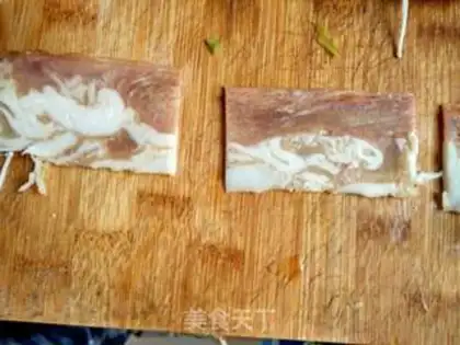 Make Gin and mushroom bacon rolls step 0
