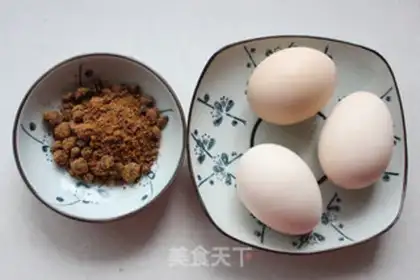 Make Red sugar and eggs step 0