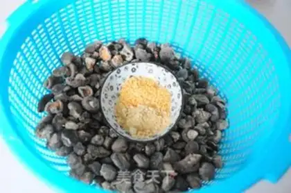 Make Homemade delicious mushroom chicken powder step 0