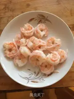 Make Shrimp balls with green ears step 1