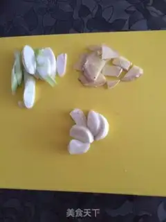 Make Shrimp balls with green ears step 4