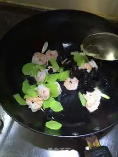 Make Shrimp balls with green ears step 6