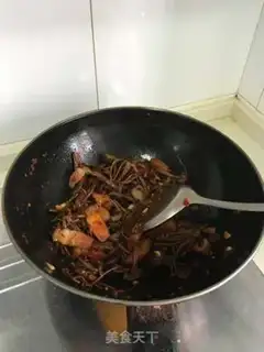 Make A dry pot of tea and mushrooms step 9