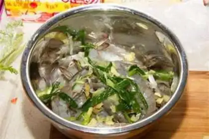 Make Fresh peppers and shrimp step 1