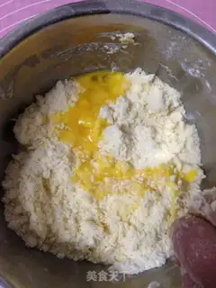 Make Almond caramel apple pie step 2