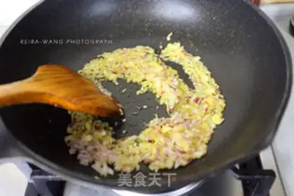 Make The little rabbit of curry step 2