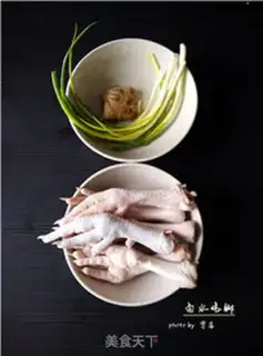 Make The feet of a halogened chicken step 0