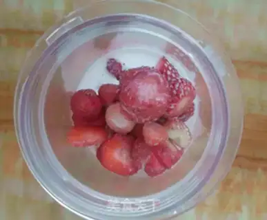 Make Strawberry shakes step 1