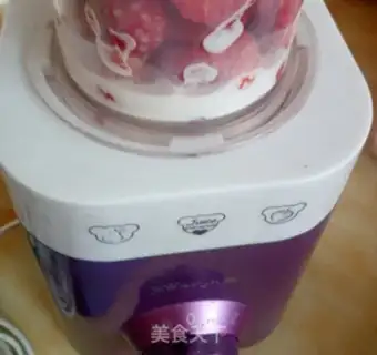 Make Strawberry shakes step 2