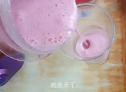 Make Strawberry shakes step 4