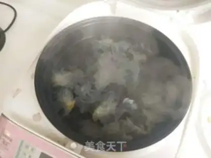 Make Peach glue silver ear soup step 3