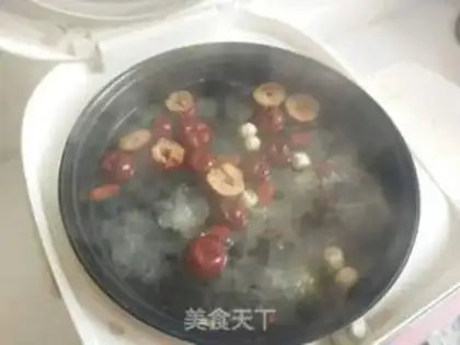 Make Peach glue silver ear soup step 4