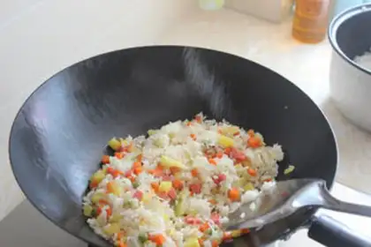 Make Pineapple rice step 4
