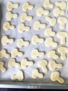 Make Little mushroom soda cookies step 5
