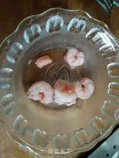 Make Shrimp salad step 1