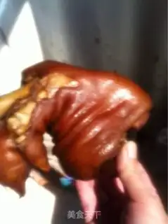 Make Porky hands step 2