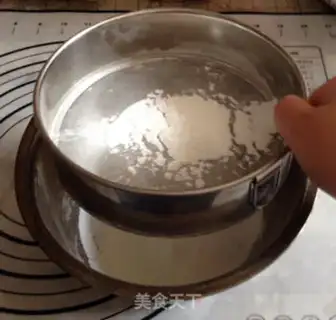 Make Strawberry-cake step 1