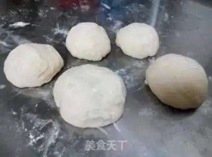 Make A grain of red bean pie step 2