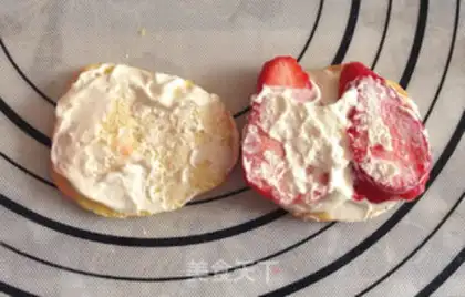 Make Strawberry-cake step 10