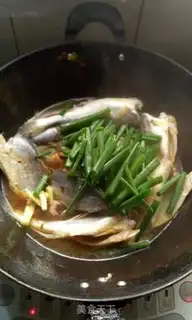 Make The yellow fish step 3