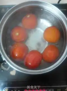 Make Tomato fried eggs. Tomato skates step 1