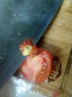 Make Tomato fried eggs. Tomato skates step 5
