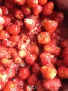Make Strawberry sauce step 1