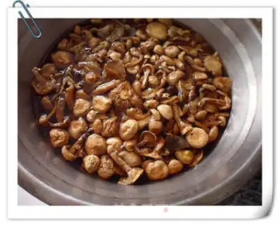 Make Mushroom chicken noodles step 1