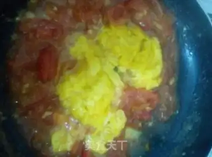 Make Tomato fried eggs. Tomato skates step 11