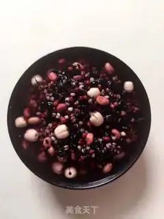 Make Five grains of red sugar congee step 2
