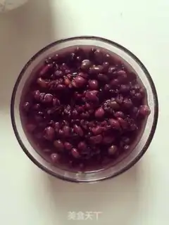 Make Five grains of red sugar congee step 3
