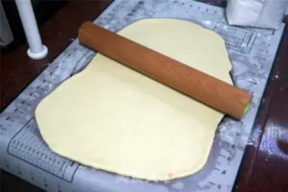 Make Hot dogs and fried eggburgers step 4