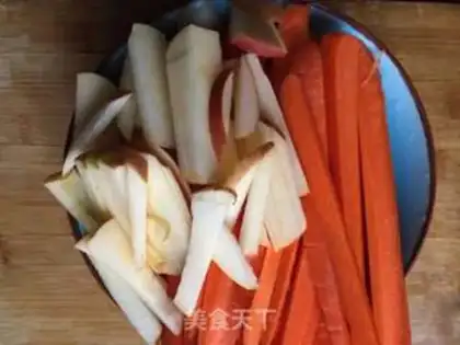 Make Fresh carrot apple juice step 1