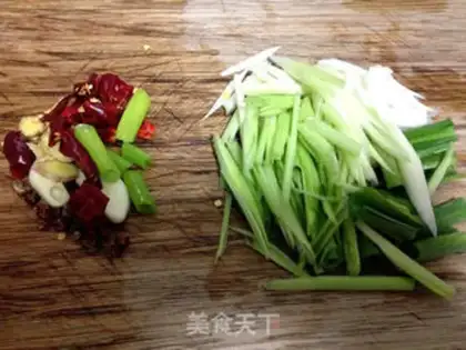 Make Garlic sprouts step 1