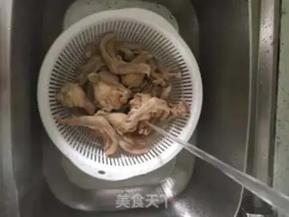 Make Spicy duck palm step 1