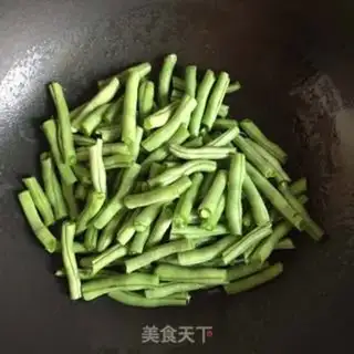 Make The meat is dry and the beans are dry step 2