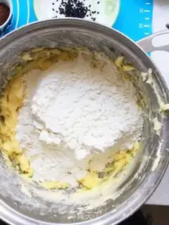 Make Puppy cookies step 4
