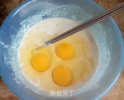Make Onion eggcake step 2