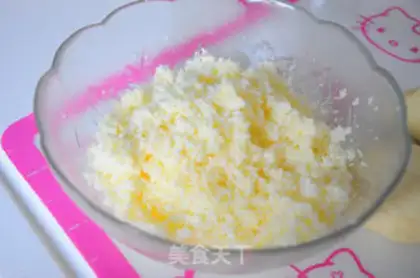 Make Coconut coconut buns step 4