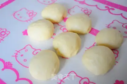 Make Coconut coconut buns step 5