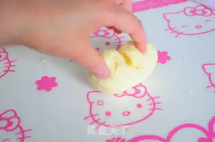 Make Coconut coconut buns step 7