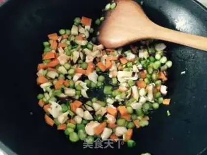 Make Pineapple rice step 3