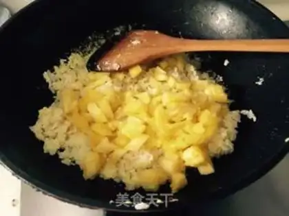 Make Pineapple rice step 4