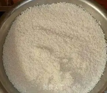 Make Pineapple rice step 0