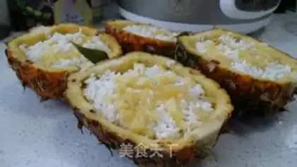 Make Pineapple rice step 1