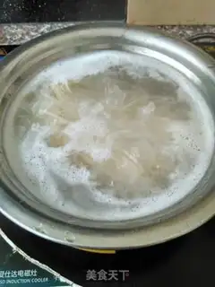 Make Carrot egg noodles step 1