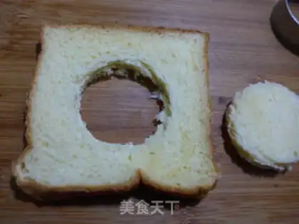 Make Toast fried eggs step 1